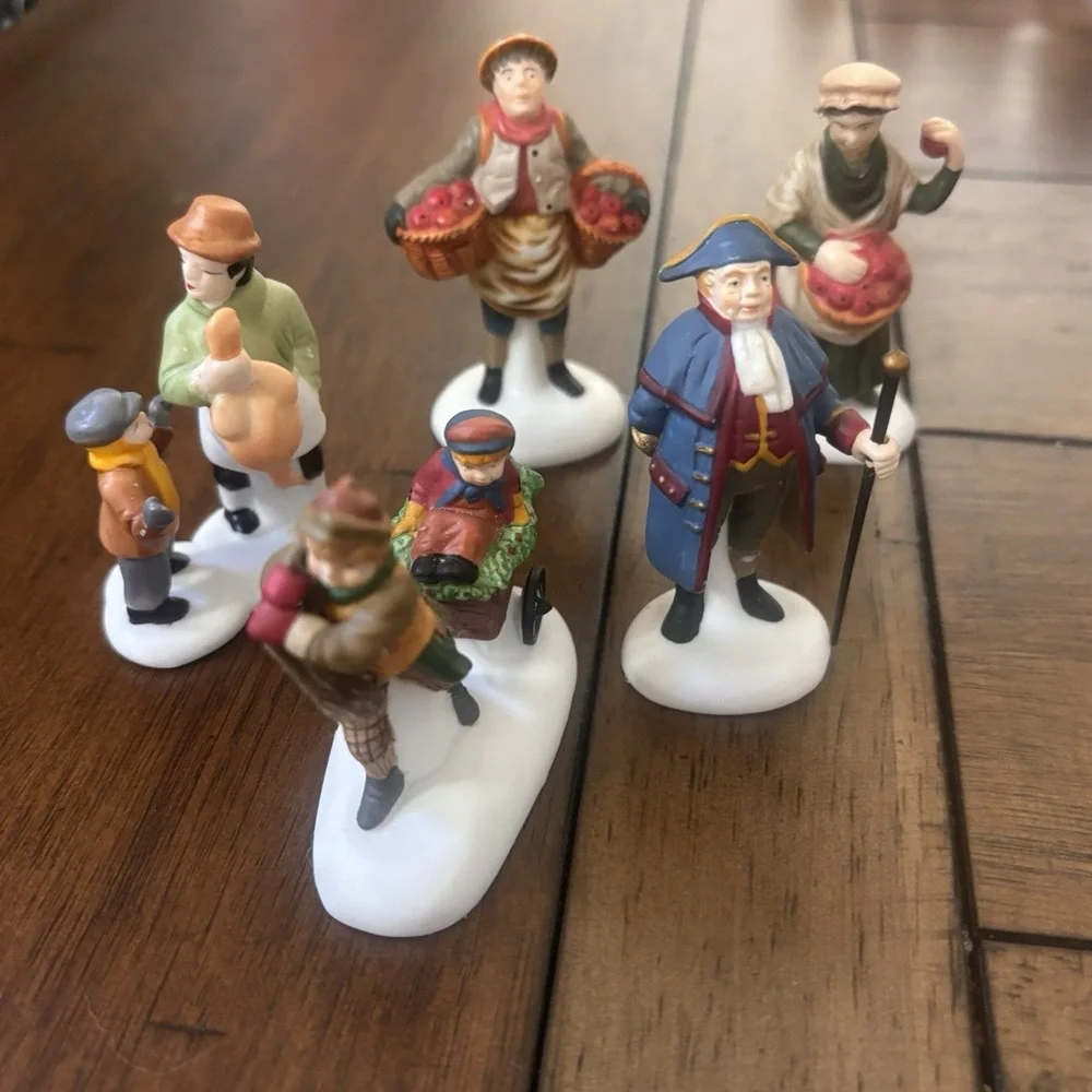 Lot 15 Vintage Dept 56 Heritage Village Accessories Christmas People Figures